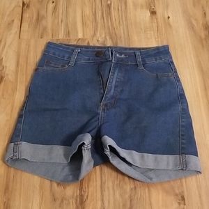 Like new! High waisted denim shorts size 5/6
